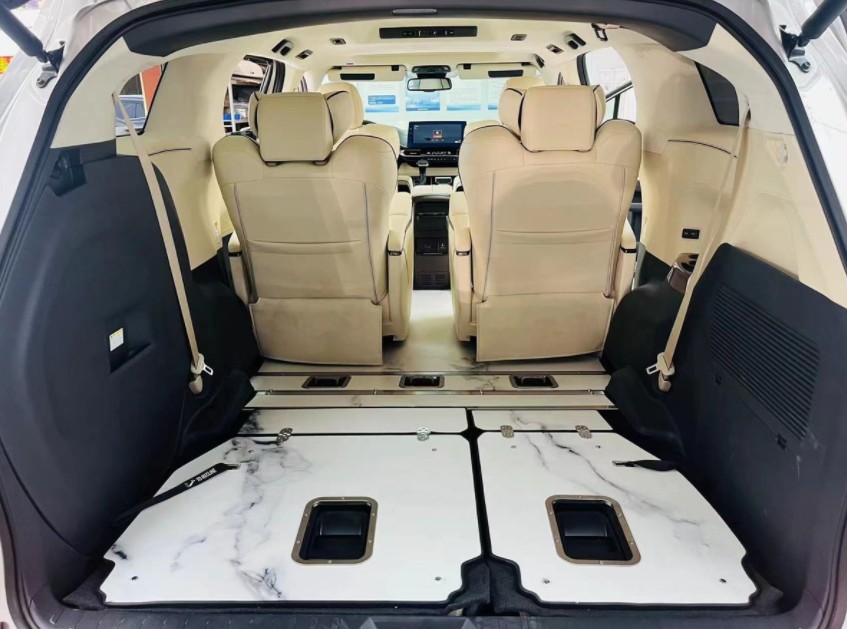 好運(yùn)來汽車內(nèi)飾改裝：賽納，7座商務(wù)車明星款！